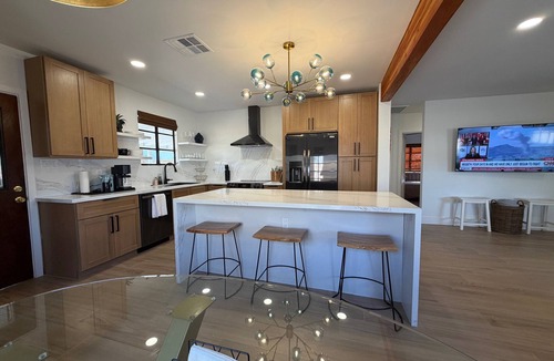 Woodlawn Park House | Charming 3-bedroom house with AC in sunny Phoenix