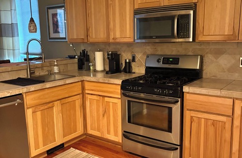 Southwest Bend House | Charming 3-bedroom house in Bend with cool mountain vibes, close to Old Mill