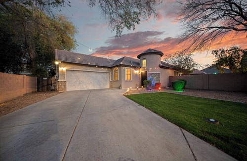 Surprise Farms House | Charming 3-bedroom + Office Little Castle in Surprise