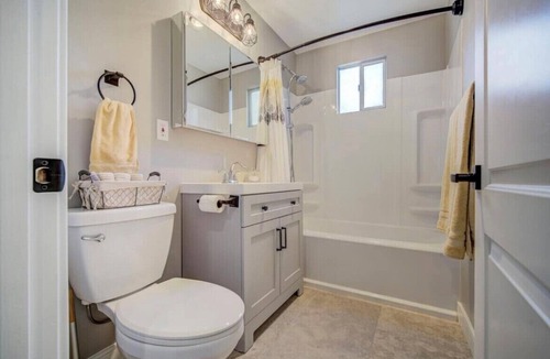 Pocket House | Charming 3-bedroom townhome with fitness room, Fast WiFi in Sacramento
