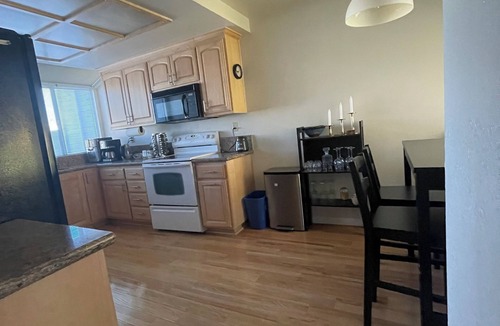 Pittsburg House | Charming 3-bedroom Waterfront Oasis with WiFi, AC in superb Pittsburg California