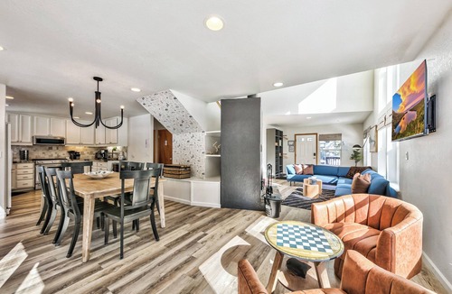 Christmas Valley House | Charming 3-BR house wth game room and backyard in South Lake Tahoe