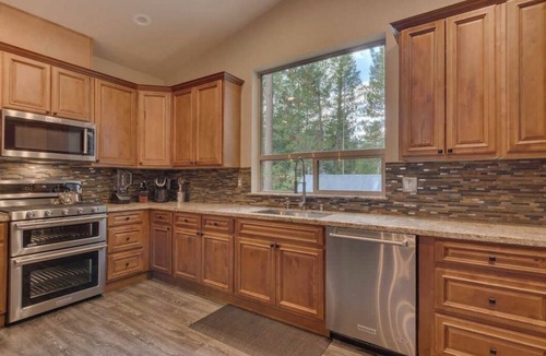 Tahoe Island House | Charming 4-bedroom house in South Lake Tahoe for your getaway