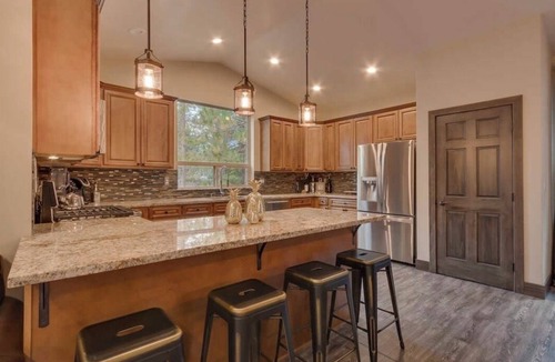 Tahoe Island House | Charming 4-bedroom house in South Lake Tahoe for your getaway