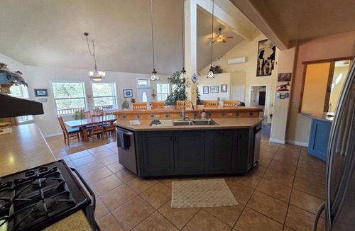 Templeton House | Charming 4-bedroom country house in peaceful Templeton with WiFi, AC