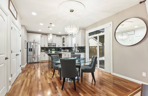 North Image House | Charming 4-bedroom family friendly house with WiFi and AC in fabulous Vancouver
