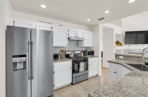 Elk Grove House | Charming 4-bedroom house in Elk Grove with WiFi and AC