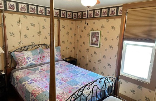 Roseburg House | Charming 4-bedroom Pearce Historic Farmhouse in Roseburg with AC and WIFI