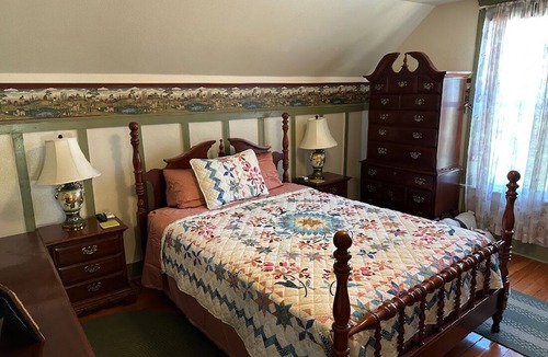 Roseburg House | Charming 4-bedroom Pearce Historic Farmhouse in Roseburg with AC and WIFI