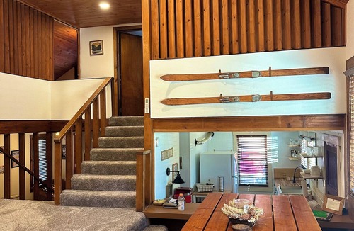 West Village Cabin | Charming and Cozy~Downtown location~Spacious~Playroom~Big Yard~Remodeled~