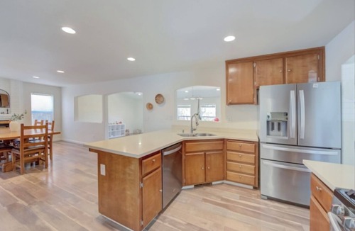 Fairfield House | Charming Big 4-bedroom house with AC in Suisun City