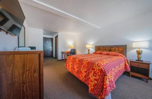 Powellhurst-Gilbert Hotel | Charming Budget-Friendly Portland Room w/Free Parking Near Governor McCall Park
