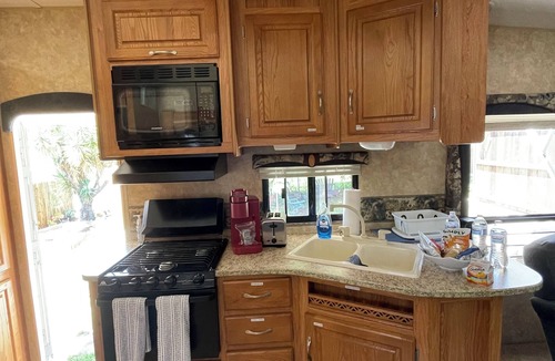 La Mesa House | Charming Camper in Prime La Mesa Location – WiFi & inside parking Included