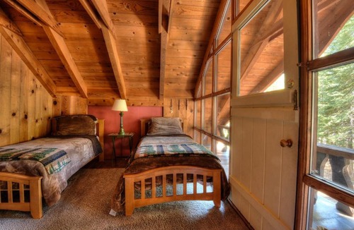 McKinney Estates House | Charming Cascade Chalet home