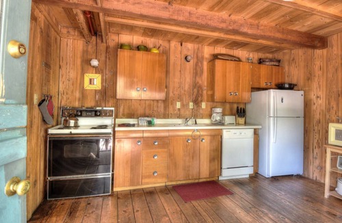 McKinney Estates House | Charming Cascade Chalet | Hot tub