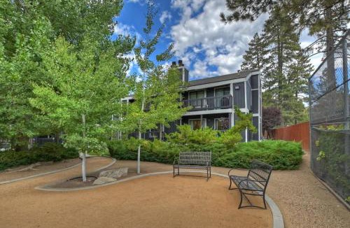 Boulder Bay House | Charming Condo W I Hot Tub & Pet Friendly