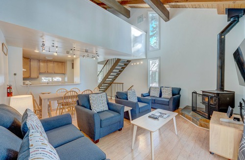 Carnelian Woods Condo | Charming Condo w/Shared Hot Tub, Pool, Resort Amenities - Close to Ski & Beach