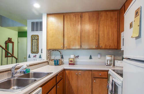Carnelian Woods Condo | Charming Condo with Shared Pool, Hot Tub, Tennis, & Entertainment