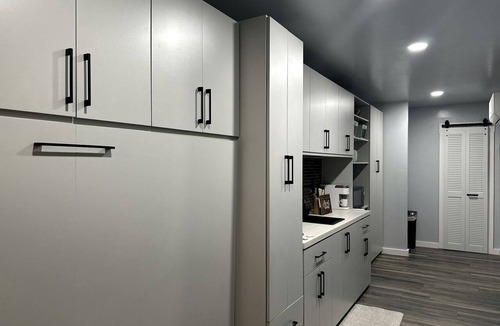 Sardis Cabin | Charming Container Home with Hot Tub near Sardis Lake, Perfect for a Romantic Glamping Getaway