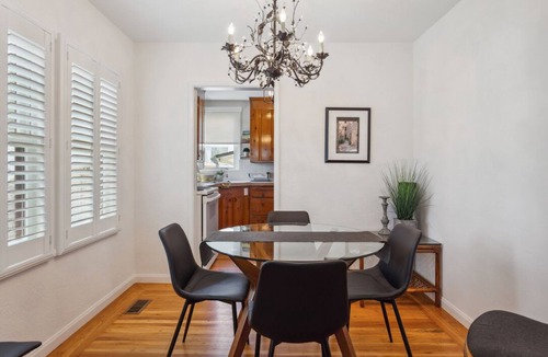 East End House | Charming Detached House w/parking/King bed/W&D - walk to the beach!