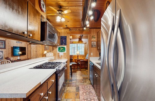 Sunriver Cabin | Charming dog-friendly cabin with hot tub,pool, & SHARC passes