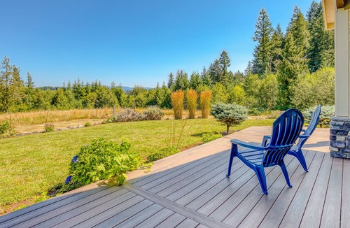 Sandy House | Charming dog-friendly home with mountain view, fireplace, & washer/dryer