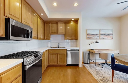 Broken Top House | Charming dog-friendly retreat near skiing & golf with views & fireplace