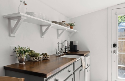 Chico House | Charming Downtown Country Cottage