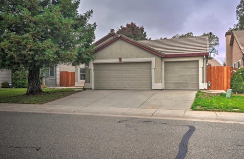 Elk Grove House | Charming Elk Grove Home about 3 Mi to Old Town!