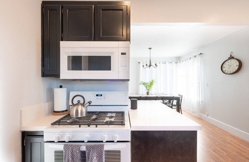Park West House | *Charming* Family & Couples Friendly 4 BR ENTIRE HOUSE