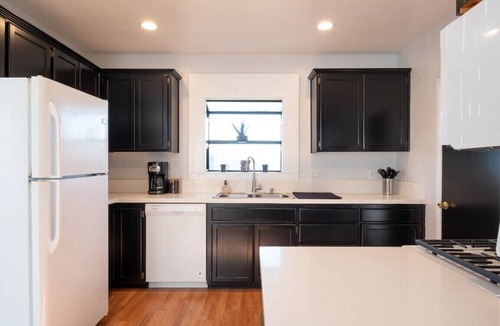 Park West House | *Charming* Family & Couples Friendly 4 BR ENTIRE HOUSE