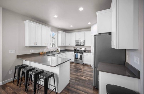 South Jordan House | Charming Family Stay w Arcade & Theatre! Centrally Located!