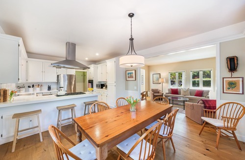 St. Helena House | Charming Farm House Downtown St. Helena! 3bedrooms/3baths Permit # PL24-042
