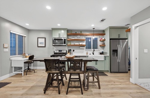 Midtown Sacramento House | Charming Farmhouse Retreat: 2 Beds 2 Bath with Garage
