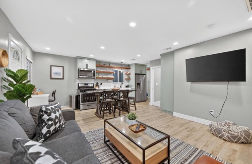 Midtown Sacramento House | Charming Farmhouse Retreat: 2 Beds 2 Bath with Garage