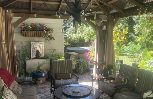 Jennings Lodge House | Charming Farmhouse With Hot Tub, Wrap-Around Front Porch & Tons of PNW charm!