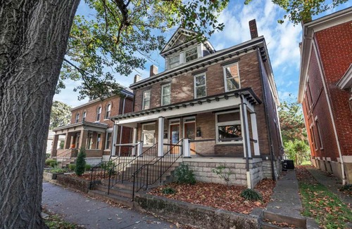 Victorian Village Apartment | Charming Historic Getaway in the Heart of Columbus