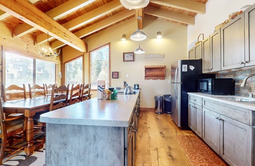 Mammoth Lakes Condo | Charming Home, Dual Master Suites, Balcony, Quiet Forest Setting. Near Trails
