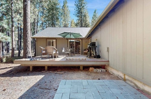 Three Rivers House | Charming home in wooded setting with deck, BBQ grill, WiFi, and fireplace