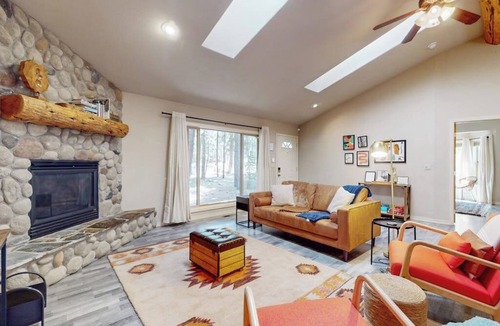 Three Rivers House | Charming home in wooded setting with deck, BBQ grill, WiFi, and fireplace