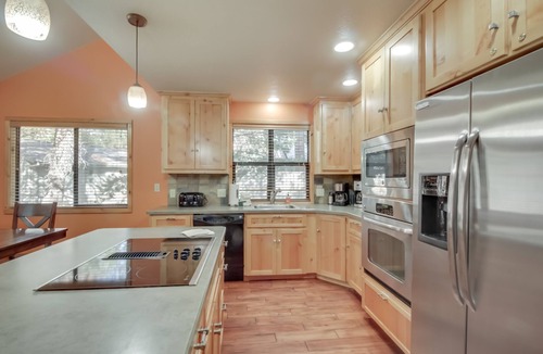 Sunriver House | Charming home with private hot tub & entertainment - near Ft. Rock Park