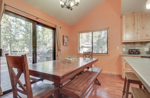 Sunriver House | Charming home with private hot tub & entertainment - near Ft. Rock Park