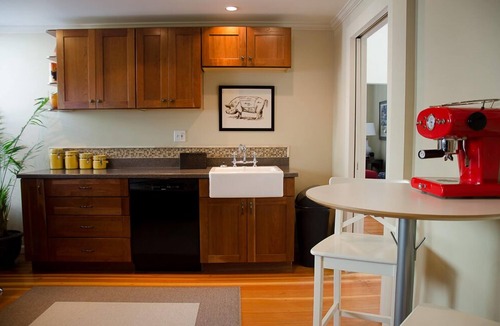 Newberg Cottage | Charming home within walking distance of gourmet dining, wine tasting & shopping
