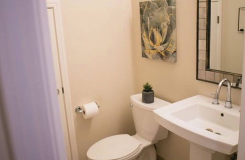 Pleasant Grove House | Charming house in soothing Sacramento perfect for your next getaway