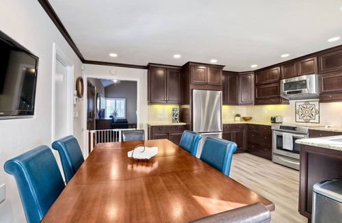 University City Villa | Charming La Jolla Area, 4bd/2bth w/Putting Green and NEW Ping Pong Table!
