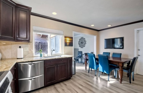 University City Villa | Charming La Jolla Area, 4bd/2bth w/Putting Green and NEW Ping Pong Table!