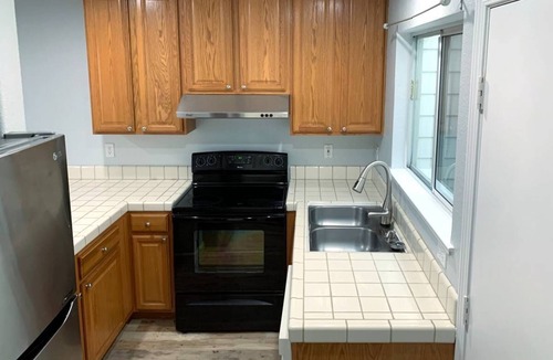 Colma House | Charming Living Space with 1 bathroom and WiFi, AC in peaceful Daly City