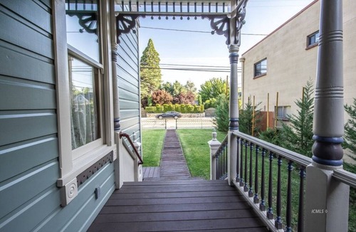 Bishop House | Charming Luxurious Downtown Victorian Home 2 bedrooms Living areas 2500 sq ft.