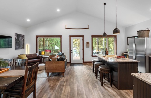 Libby Cabin | Charming Modern Cabins on a Private Lake - Immediate access to the Water, Surrounded by Total Privacy. Within walking distance to Happy's Inn.