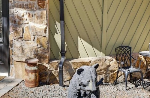 Blanchard House | Charming Modern‑Rustic Retreat with a Chef’s Kitchen